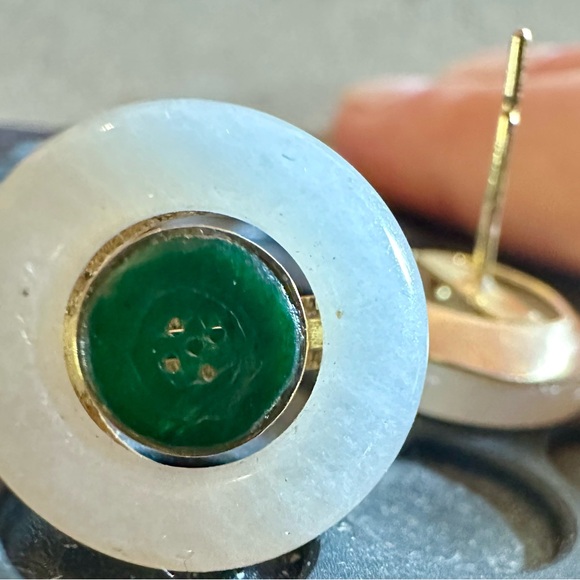 Milky Quartz, Jadeite & Gold Studded Earrings. - Picture 2 of 6